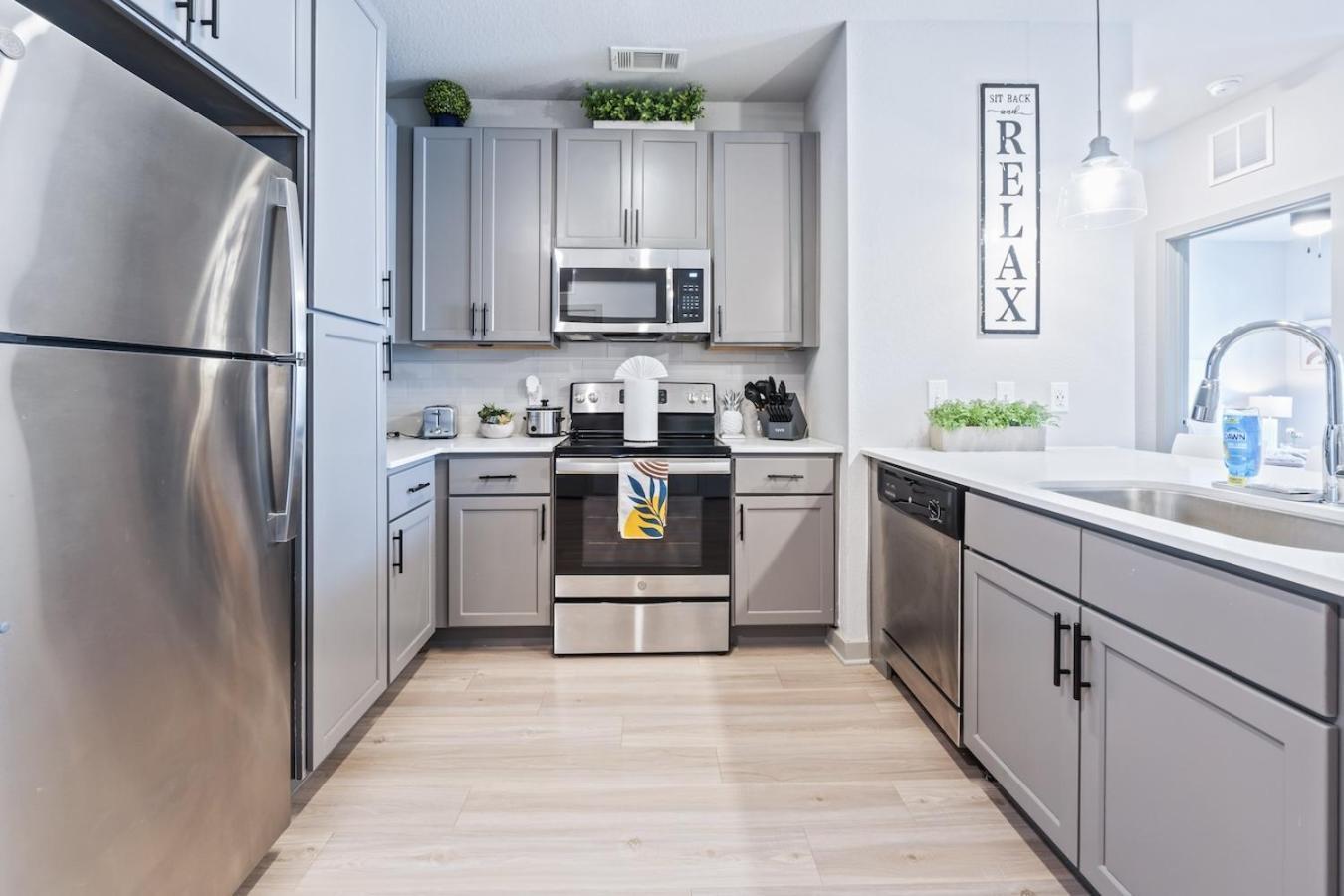 Tropicana Field 2 Bed In Dwtwn With Free Parking Apartment St. Petersburg Bagian luar foto