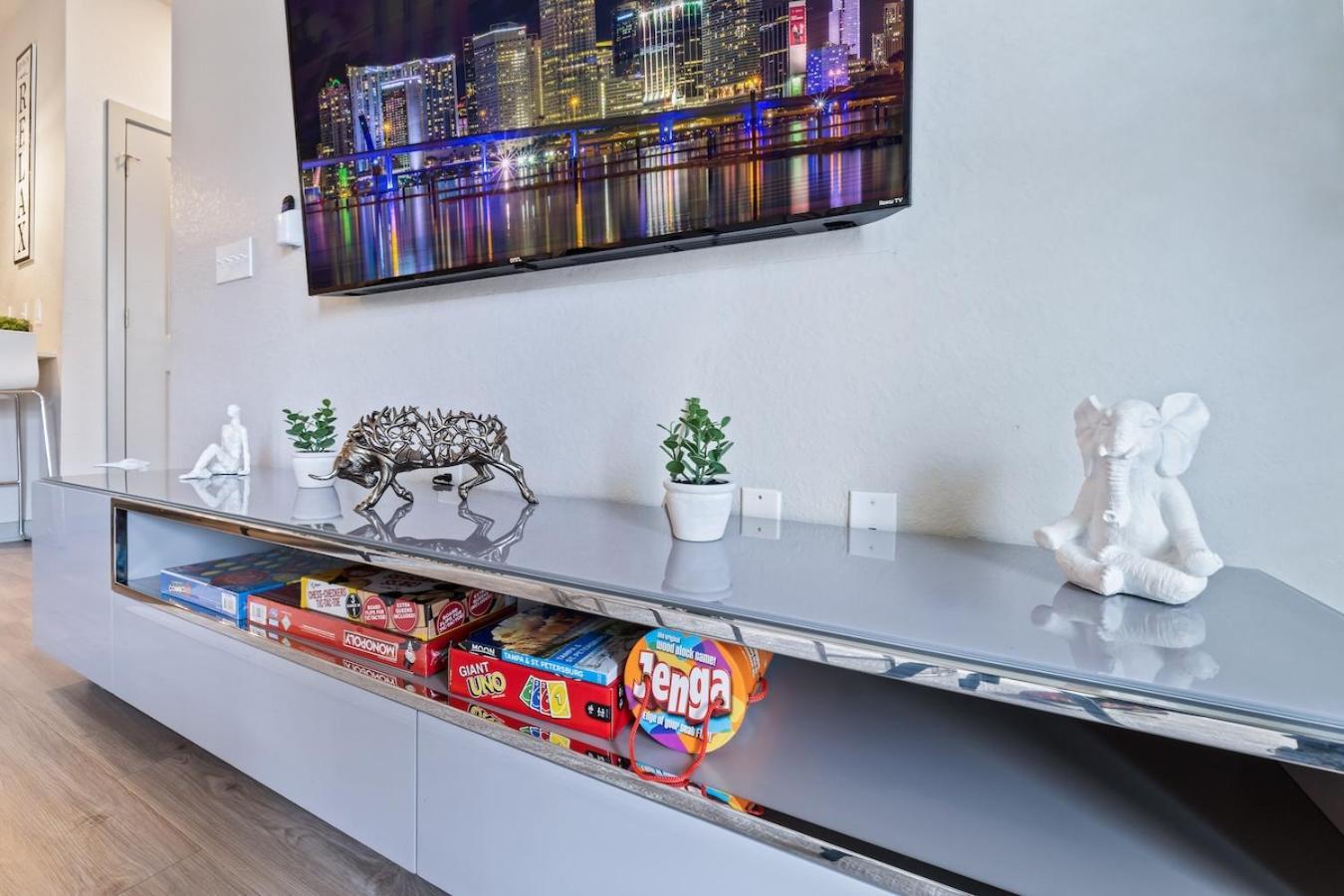 Tropicana Field 2 Bed In Dwtwn With Free Parking Apartment St. Petersburg Bagian luar foto