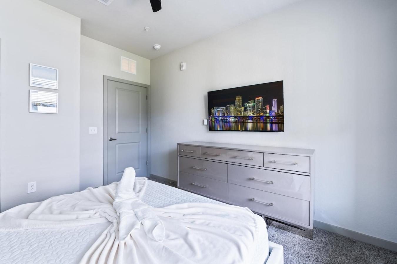 Tropicana Field 2 Bed In Dwtwn With Free Parking Apartment St. Petersburg Bagian luar foto