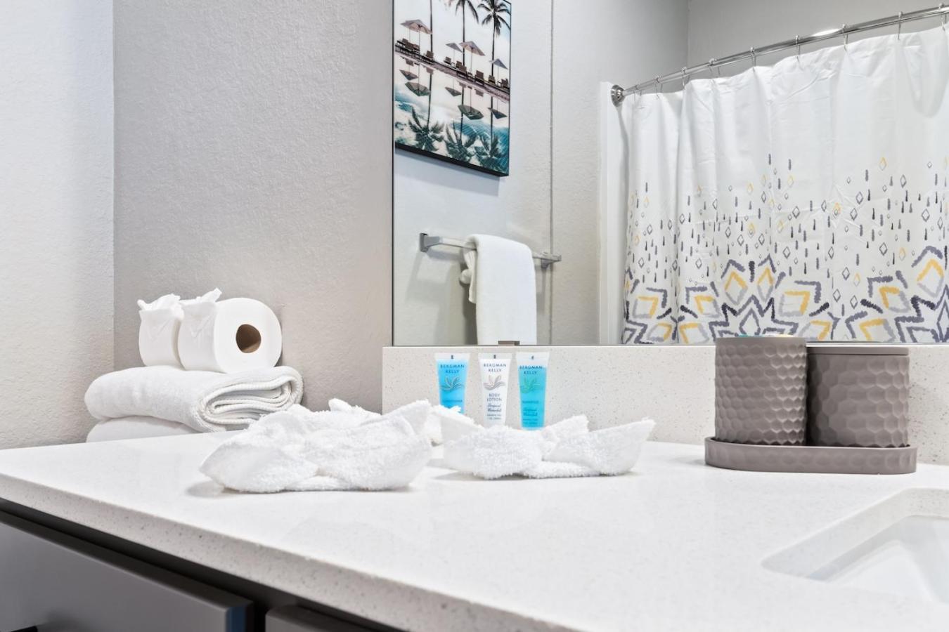 Tropicana Field 2 Bed In Dwtwn With Free Parking Apartment St. Petersburg Bagian luar foto