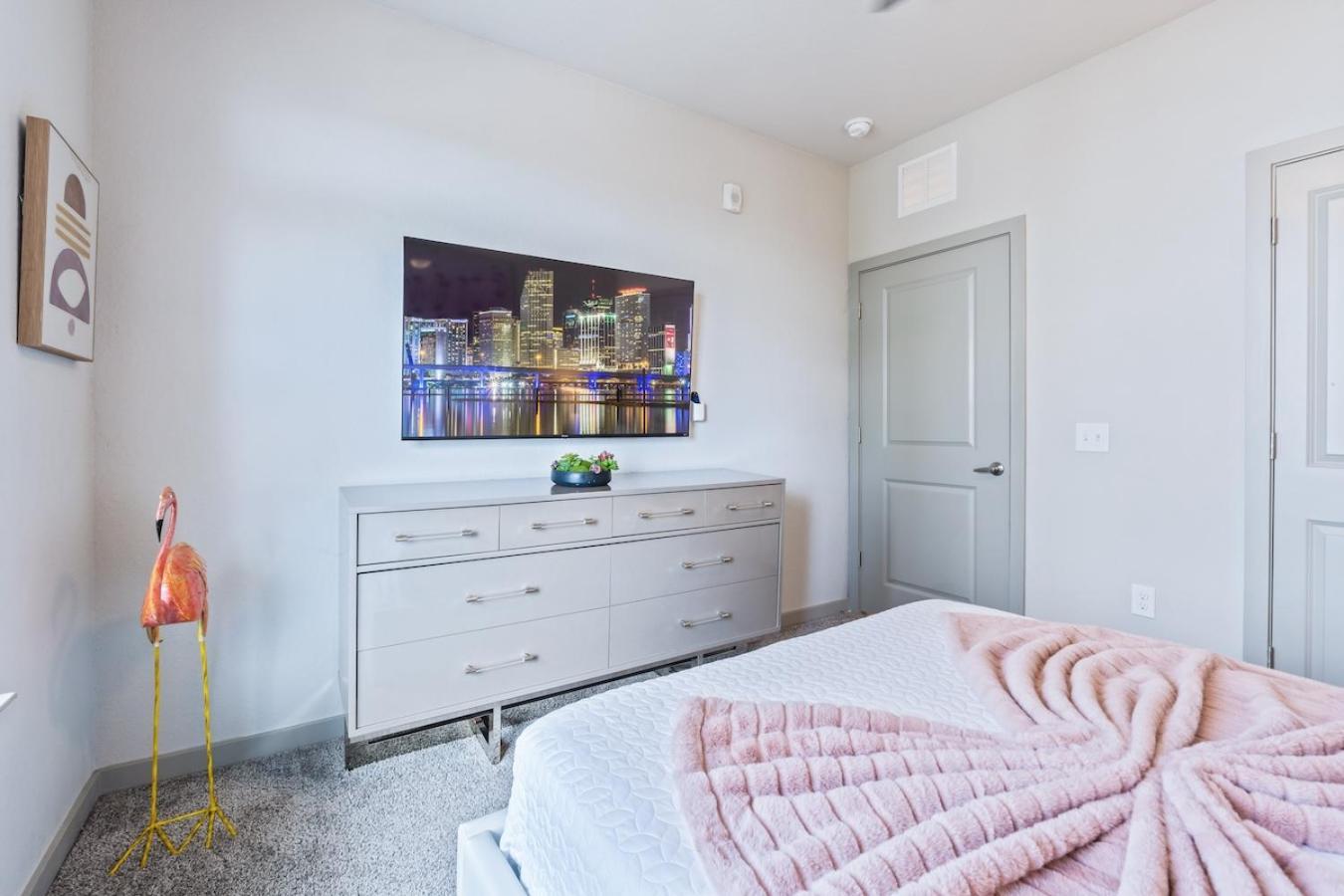 Tropicana Field 2 Bed In Dwtwn With Free Parking Apartment St. Petersburg Bagian luar foto