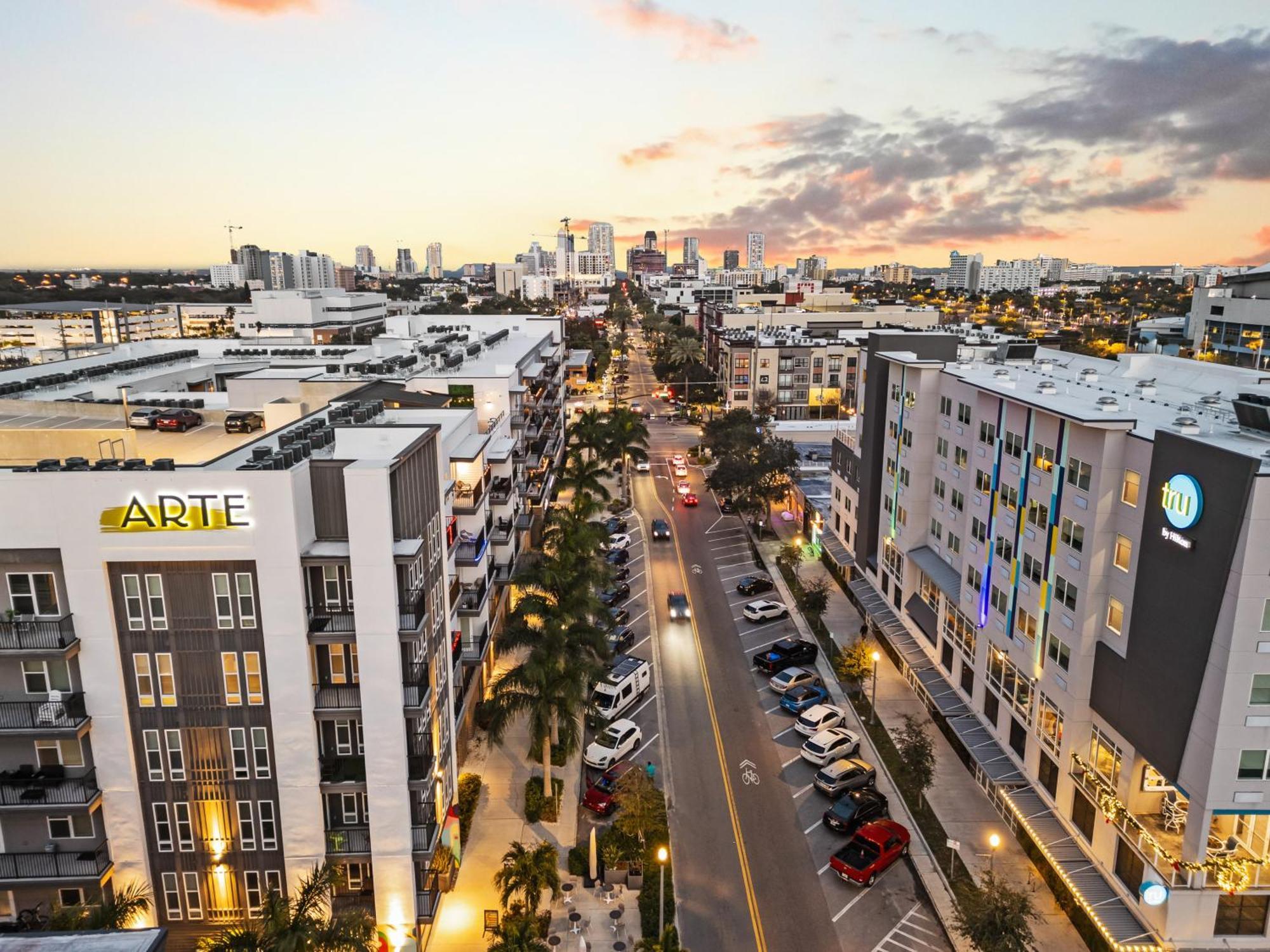 Tropicana Field 2 Bed In Dwtwn With Free Parking Apartment St. Petersburg Bagian luar foto