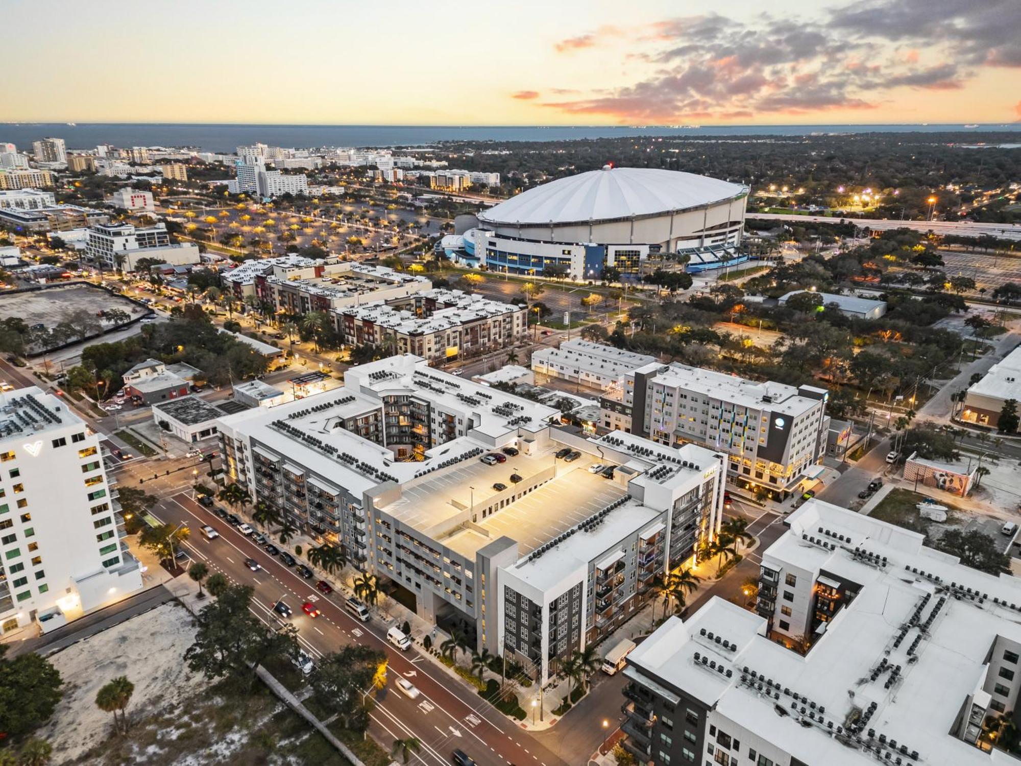Tropicana Field 2 Bed In Dwtwn With Free Parking Apartment St. Petersburg Bagian luar foto